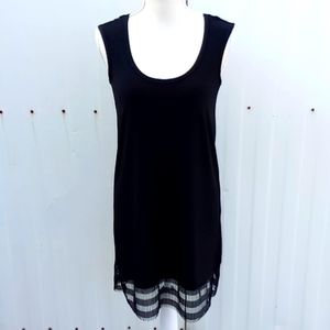 Jordan Taylor Women's Shift Dress Size Small With Open Weave Detailed Hem Line.
